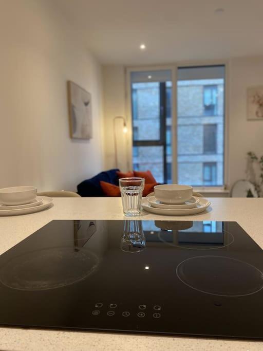 Modern Trafford 1Br Apartment-Free Parking-Cinema Room Manchester Exterior photo