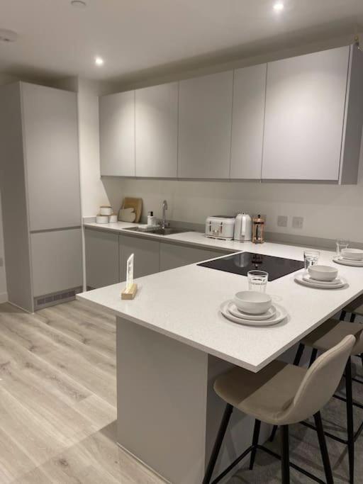 Modern Trafford 1Br Apartment-Free Parking-Cinema Room Manchester Exterior photo