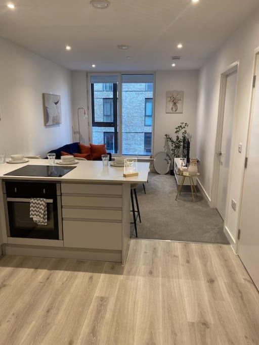 Modern Trafford 1Br Apartment-Free Parking-Cinema Room Manchester Exterior photo