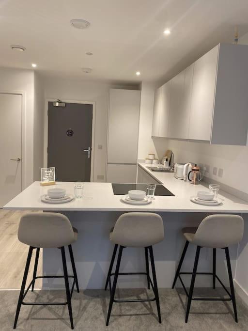 Modern Trafford 1Br Apartment-Free Parking-Cinema Room Manchester Exterior photo
