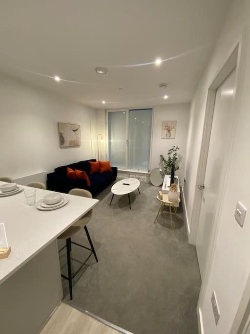 Modern Trafford 1Br Apartment-Free Parking-Cinema Room Manchester Exterior photo
